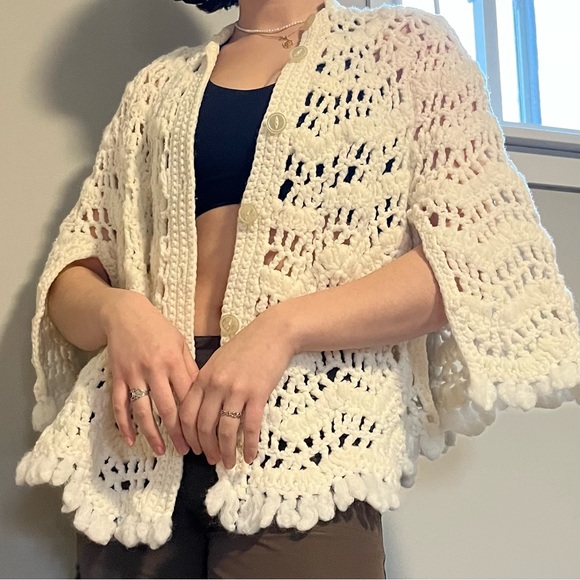 white ivory vintage wool handmade crochet boho poncho shawl - Picture 2 of 6